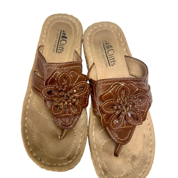CLIFFS by White Mountain "Carnation" Leather Flower Flip Flop Brown Size 6M - Picture 8 of 9